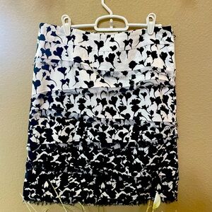 WhiteHouse BlackMarket tiered pencil skirt size 6.